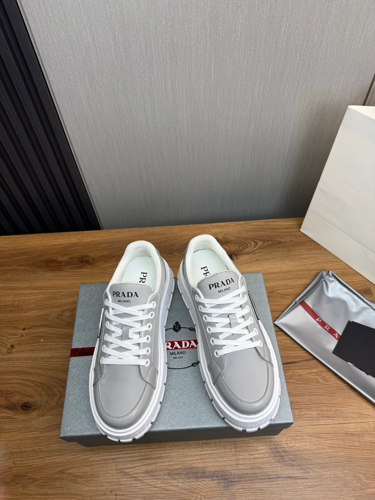 Men's shoes 💰580💰 [PRADA] Autumn and winter hot men's shoes shipped 👏Official website synchronized ⬆️Original fly-woven cowhide fabric + cowhide lining, 1⃣️:1⃣️reproduction, original sole, 38-45 (45. Customized, non-refundable)